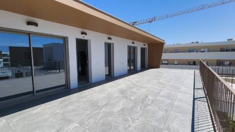 Apartamento T2 em condomínio com piscina e garagem em Cabanas de Tavira