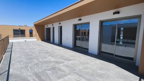 Apartamento T2 em condomínio com piscina e garagem em Cabanas de Tavira