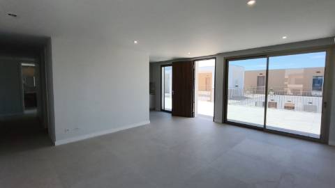 Apartamento T2 em condomínio com piscina e garagem em Cabanas de Tavira