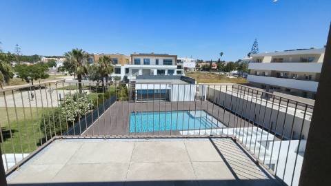 Apartamento T2 em condomínio com piscina e garagem em Cabanas de Tavira