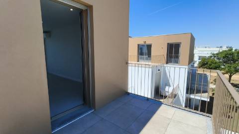 Apartamento T2 em condomínio com piscina e garagem em Cabanas de Tavira