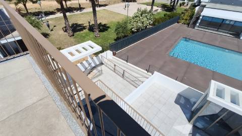 Apartamento T2 em condomínio com piscina e garagem em Cabanas de Tavira