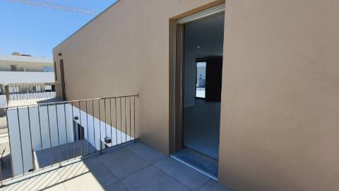 Apartamento T2 em condomínio com piscina e garagem em Cabanas de Tavira