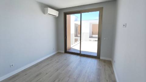 Apartamento T2 em condomínio com piscina e garagem em Cabanas de Tavira