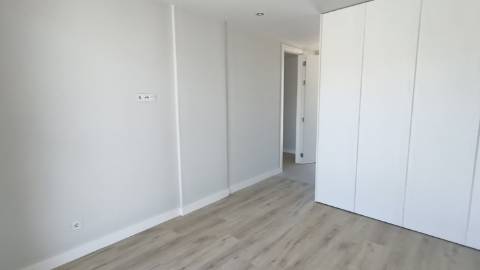 Apartamento T2 em condomínio com piscina e garagem em Cabanas de Tavira