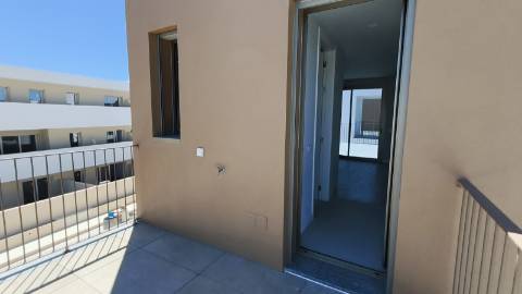 Apartamento T2 em condomínio com piscina e garagem em Cabanas de Tavira
