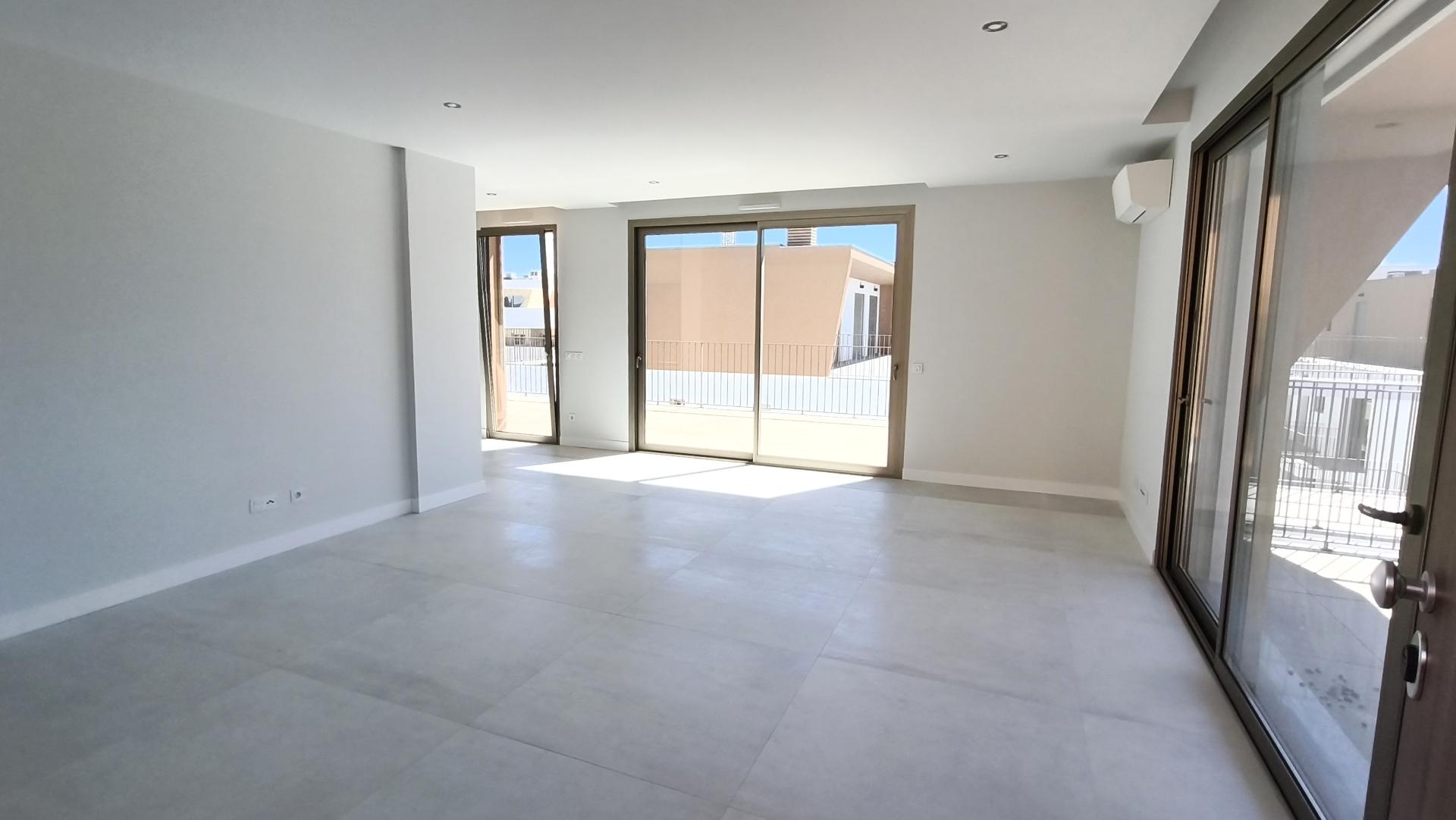 Apartamento T2 em ultimo andar com piscina e garagem em Cabanas de Tavira