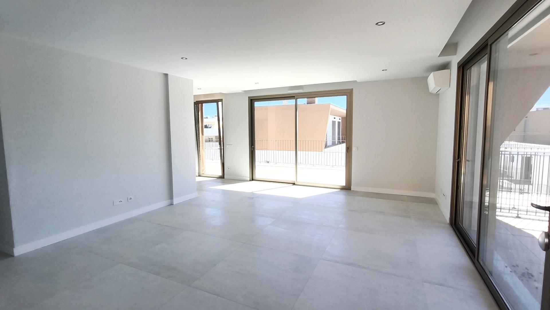Apartamento T2 em ultimo andar com piscina e garagem em Cabanas de Tavira