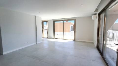 Apartamento T2 em ultimo andar com piscina e garagem em Cabanas de Tavira