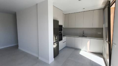 Apartamento T2 em ultimo andar com piscina e garagem em Cabanas de Tavira