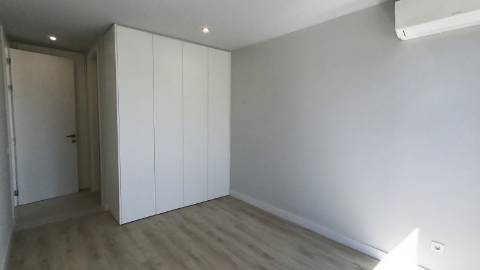 Apartamento T2 em ultimo andar com piscina e garagem em Cabanas de Tavira