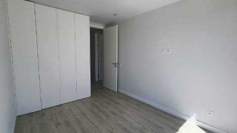 Apartamento T2 em ultimo andar com piscina e garagem em Cabanas de Tavira