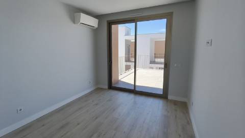 Apartamento T2 em ultimo andar com piscina e garagem em Cabanas de Tavira