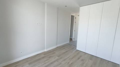 Apartamento T2 em ultimo andar com piscina e garagem em Cabanas de Tavira