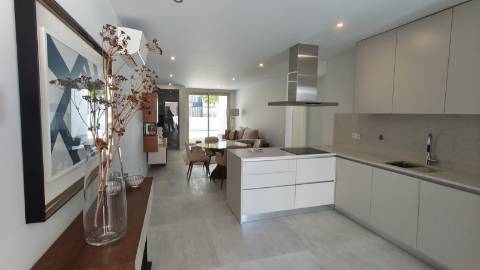 Apartamento T2 em ultimo andar com piscina e garagem em Cabanas de Tavira