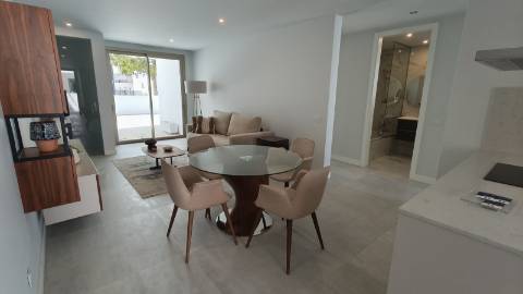 Apartamento T2 em ultimo andar com piscina e garagem em Cabanas de Tavira