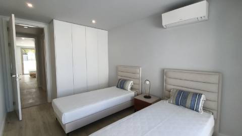 Apartamento T2 em ultimo andar com piscina e garagem em Cabanas de Tavira