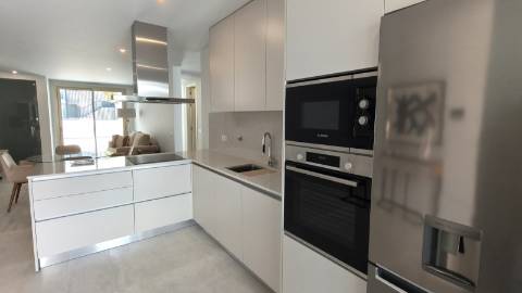 Apartamento T2 com piscina e garagem em Cabanas de Tavira