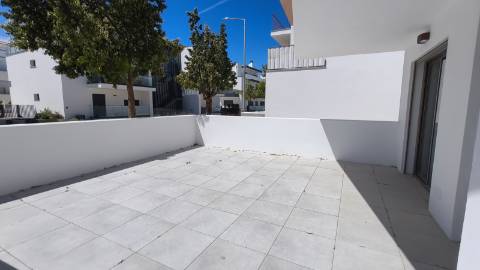 Apartamento T2 com piscina e garagem em Cabanas de Tavira