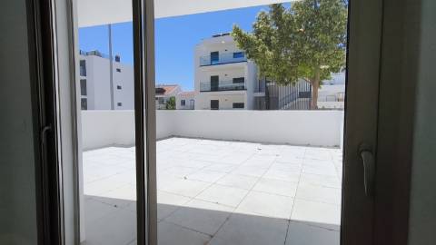Apartamento T2 com piscina e garagem em Cabanas de Tavira
