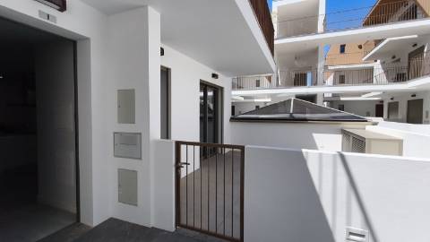 Apartamento T2 com piscina e garagem em Cabanas de Tavira
