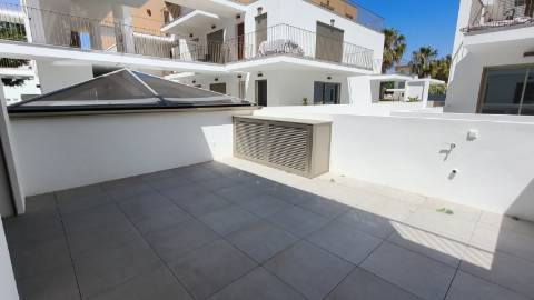 Apartamento T2 com piscina e garagem em Cabanas de Tavira
