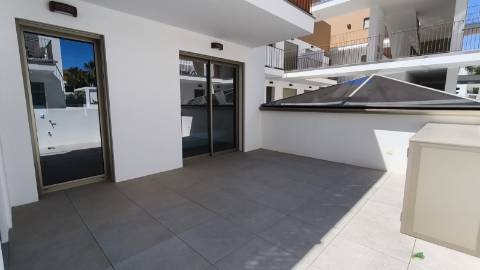 Apartamento T2 com piscina e garagem em Cabanas de Tavira