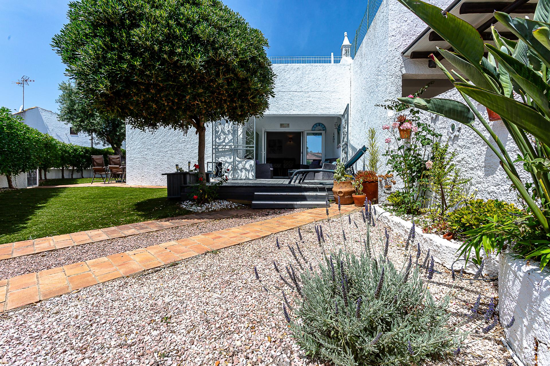 Moradia T2 com jardim e terraço em Cabanas de Tavira