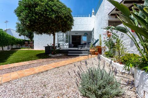 Moradia T2 com jardim e terraço em Cabanas de Tavira