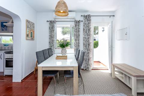 Moradia T2 com jardim e terraço em Cabanas de Tavira
