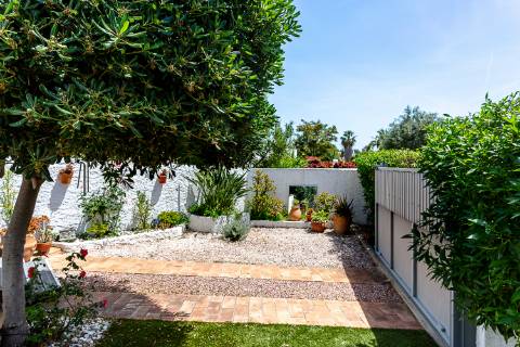 Moradia T2 com jardim e terraço em Cabanas de Tavira