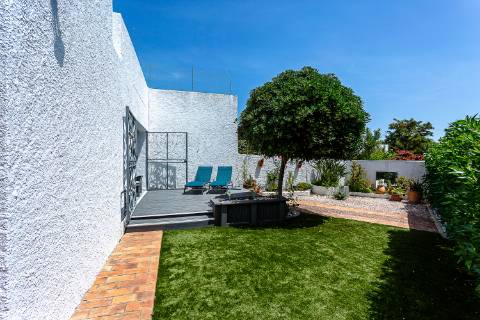 Moradia T2 com jardim e terraço em Cabanas de Tavira