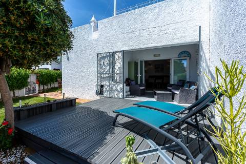 Moradia T2 com jardim e terraço em Cabanas de Tavira