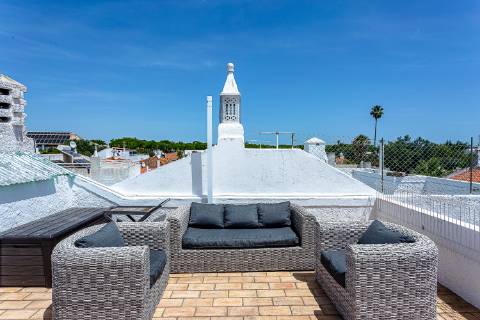 Moradia T2 com jardim e terraço em Cabanas de Tavira