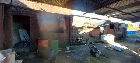 Moradia T3 para Remodelação ou Construção em Oiã