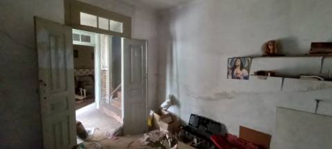 Moradia T3 para Remodelação ou Construção em Oiã