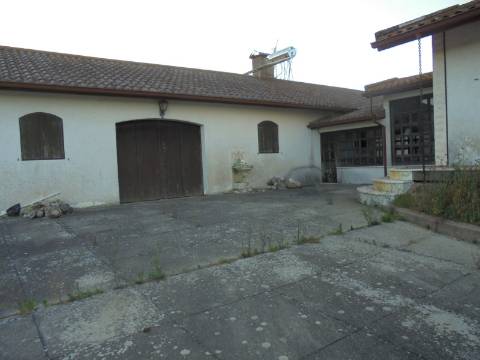 Moradia T7 com terreno de 7.000m2