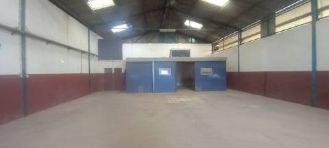 Armazém para arrendar em Oliveira do Bairro