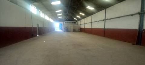 Armazém para arrendar em Oliveira do Bairro