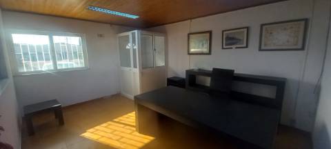 Armazém para arrendar em Oliveira do Bairro