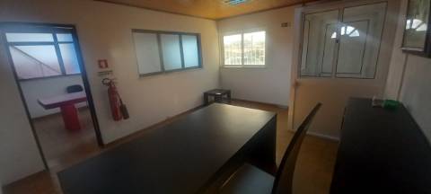 Armazém para arrendar em Oliveira do Bairro