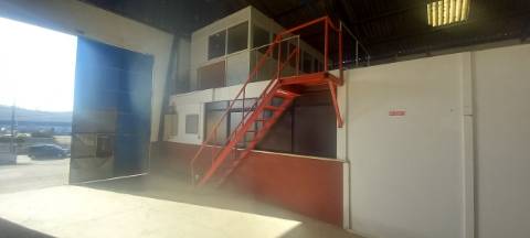Armazém para arrendar em Oliveira do Bairro