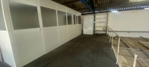 Armazém para arrendar em Oliveira do Bairro