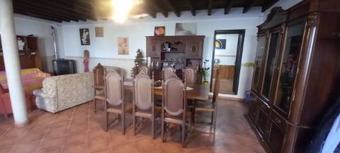 Moradia / Anexos Arredores de Sangalhos