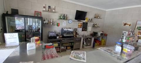 Loja a poucos minutos do centro de Oliveira do Bairro