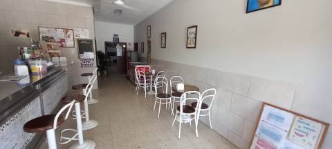 Loja a poucos minutos do centro de Oliveira do Bairro