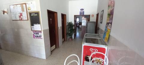 Loja a poucos minutos do centro de Oliveira do Bairro