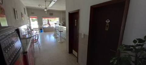 Loja a poucos minutos do centro de Oliveira do Bairro