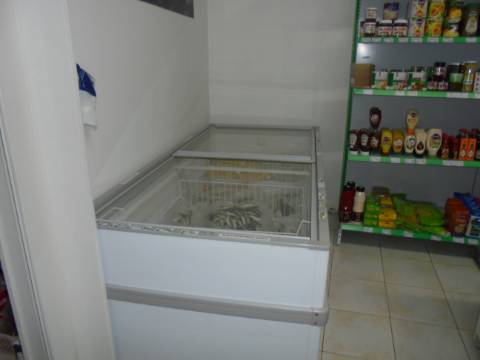 Loja a poucos minutos da Palhaça