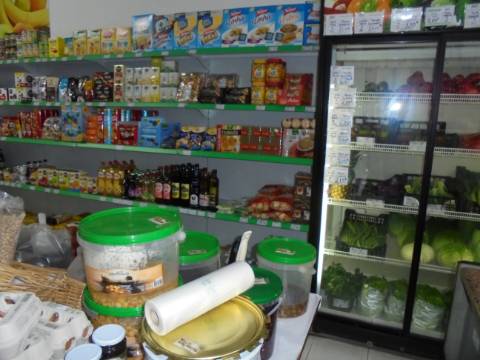 Loja a poucos minutos da Palhaça